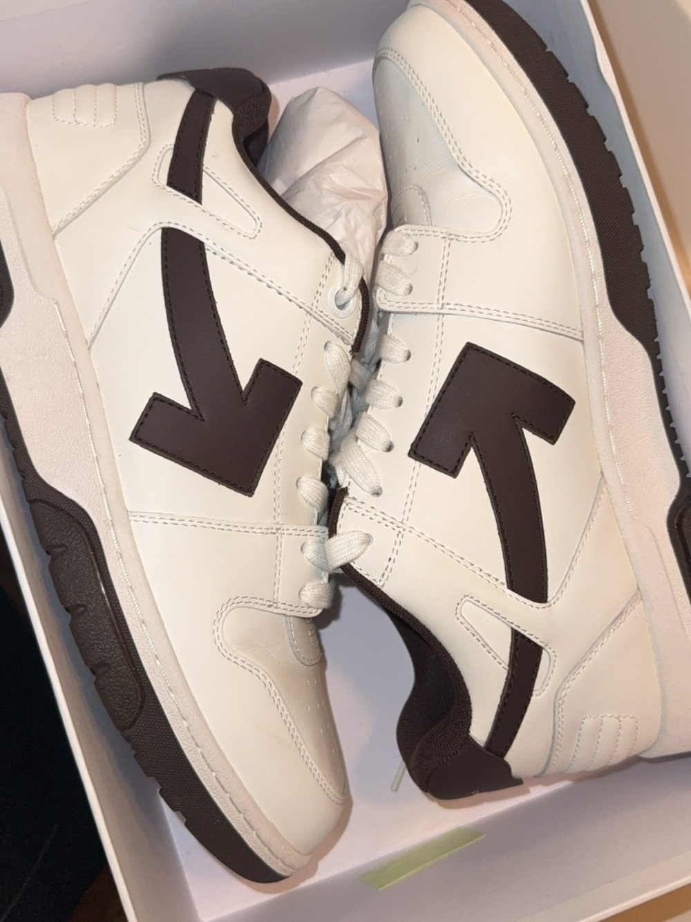 Off-White Men’s Low-Top Sneakers in White and Dark Brown